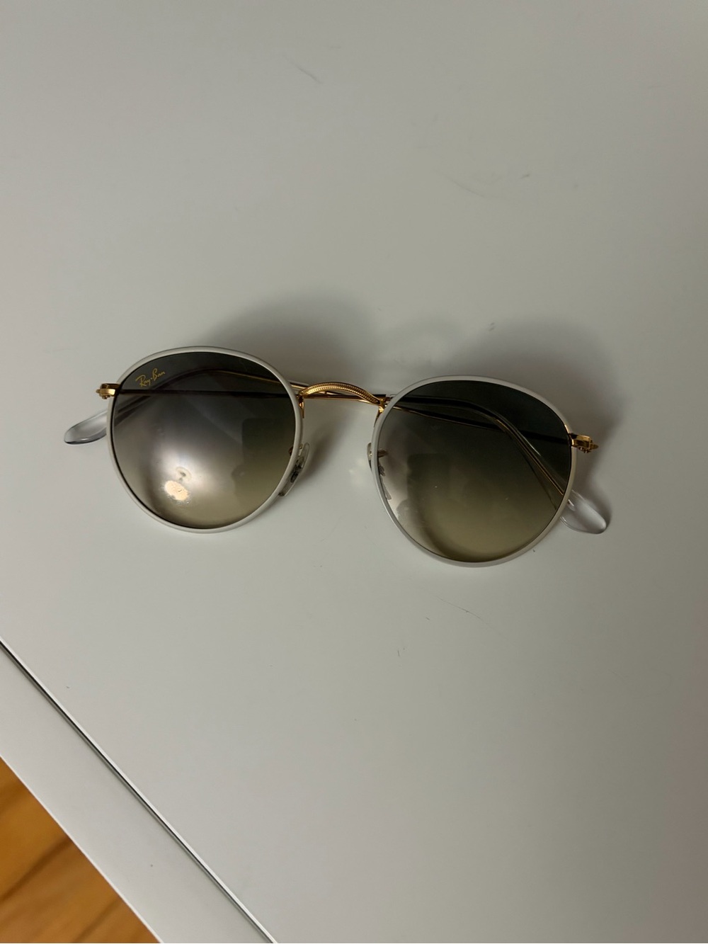 Ray-Ban Round Sunglasses in Gold and Gray Gradient